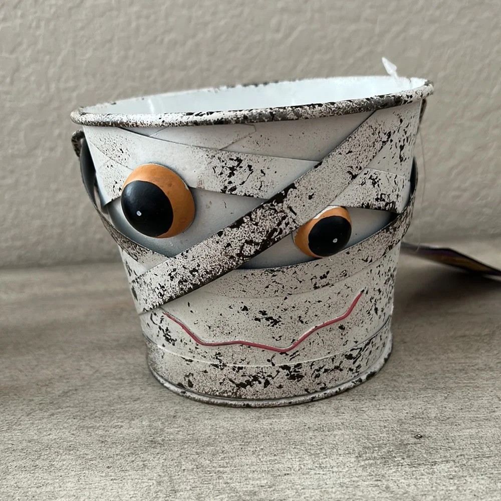 Vintage Inspired Halloween metal baskets/pails set/3